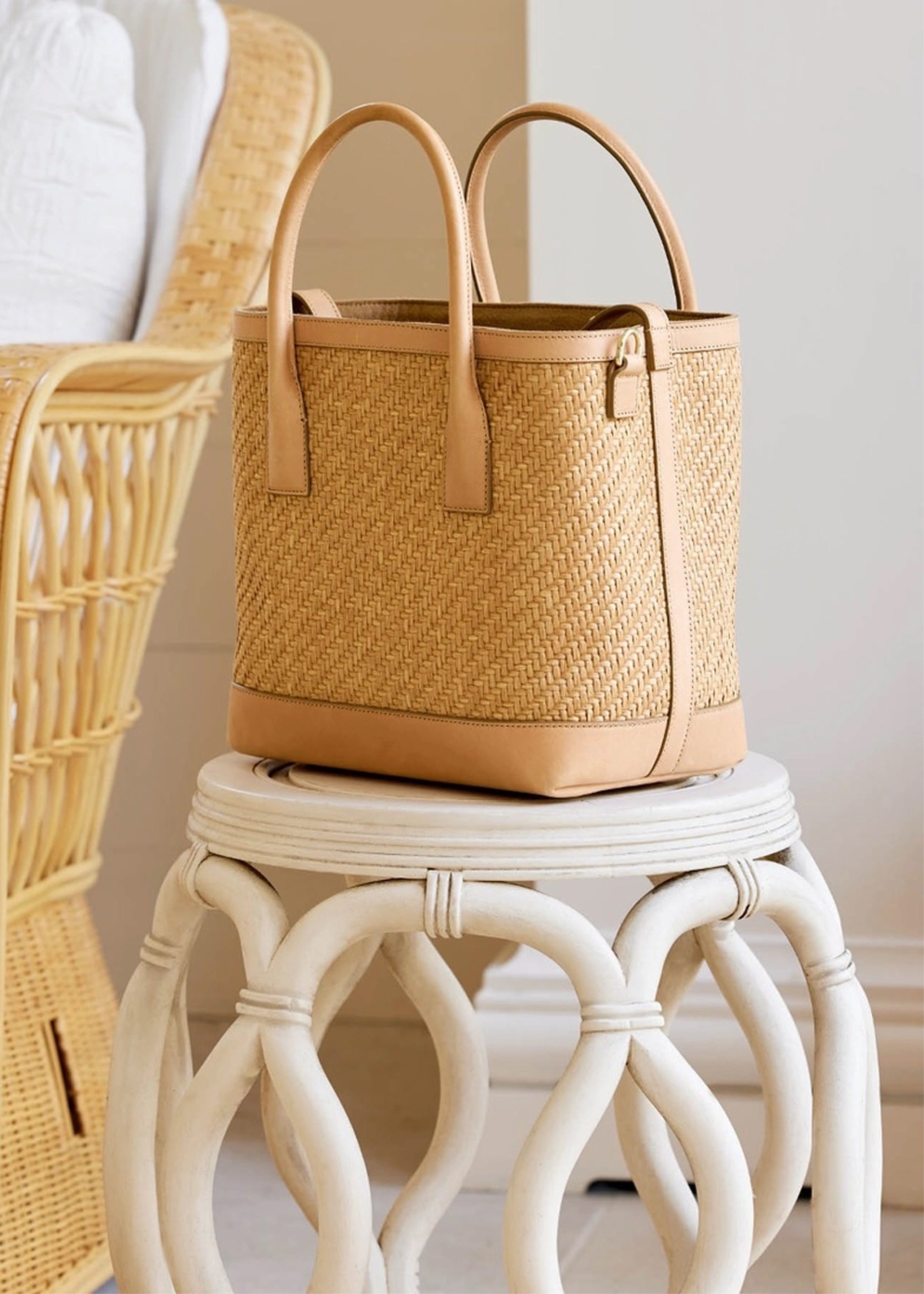 アーナ  AERIN Raffia Nano Weekender Bag Natural – SAVVY & Sole
